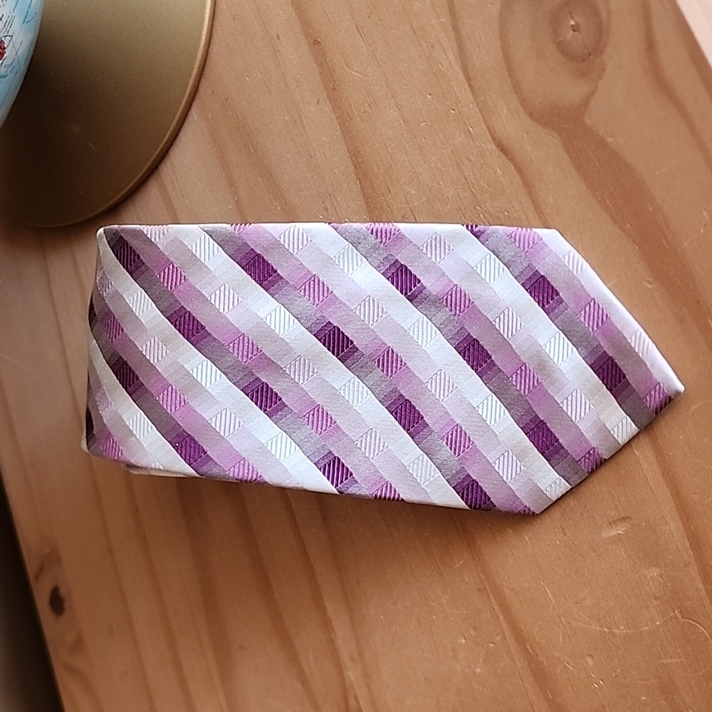 Joseph & Feiss tie new tag on